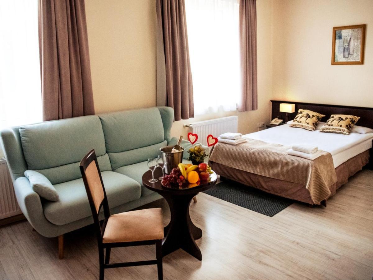 Hotel Feniks Gniezno Exterior photo