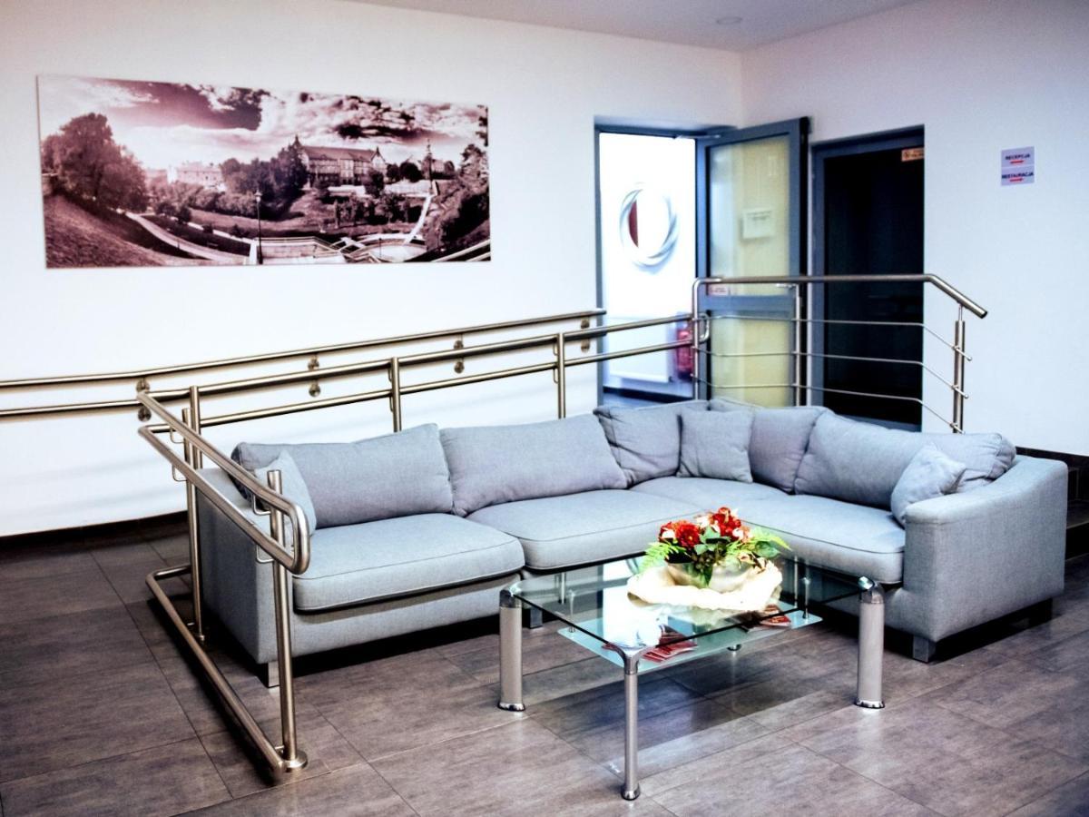 Hotel Feniks Gniezno Exterior photo